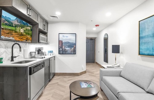 Park City Casa | Ski in/out at Westgate, Remodeled Studio, Resort amenities, Multiple Pools, Spa, & Restaurant 4503B