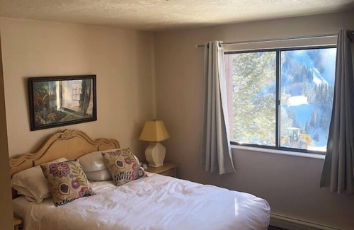 Powder Mountain Cabina | Ski in/out condo for 4 at Powder Mountain