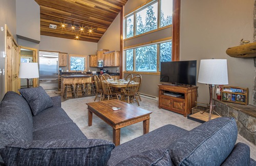 Big Horn Casa | Ski-in/out condo w/great views, electric burning fireplace & great location! - Big Horn Powder Run