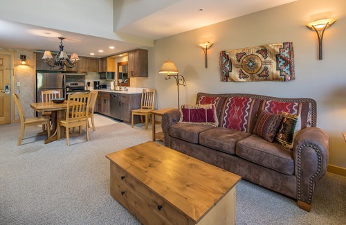Big Sky Condominio | Ski-in/out condo with beautiful views & shared fitness center/pool/hot tub - Shoshone Ski-In/Out