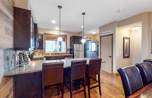 Snow Pine Estates Casa | Ski-in/out, dog-friendly townhouse with a private hot tub