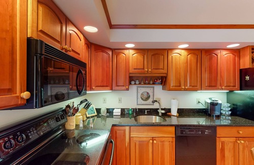 Bromley Mountain Condominio | Ski-in/out family home w/shared pool/Ping-pong/balcony/free WiFi/fireplace