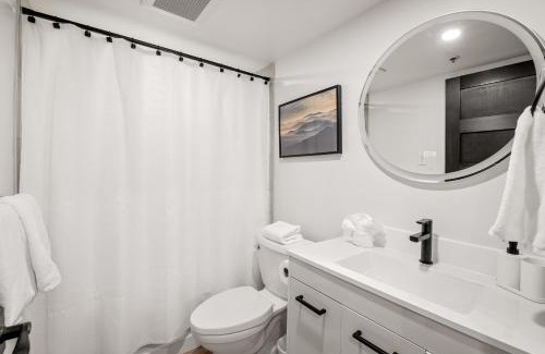 Blackcomb Apartamento | Ski In & Out, Heart of Upper Village, Pool & Hot Tub