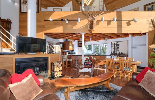 Big Sky Casa | Ski in/out home w/private hot tub, sauna, fireplace & great views - Low Dog Mountain Chalet