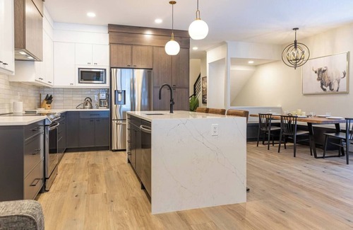 East Kootenay Chalet De Esquí | Ski In/Out. Luxury with Hot Tub & EV Charger