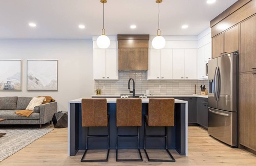 East Kootenay Chalet De Esquí | Ski In/Out. Luxury with Hot Tub & EV Charger