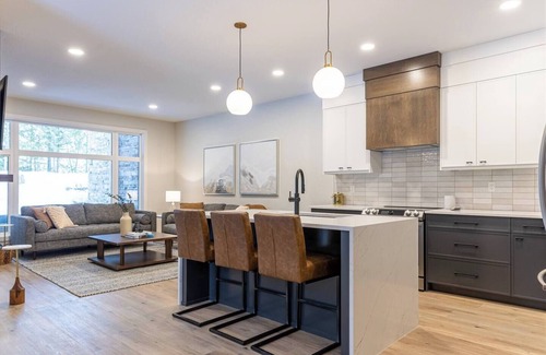 East Kootenay Chalet De Esquí | Ski In/Out. Luxury with Hot Tub & EV Charger