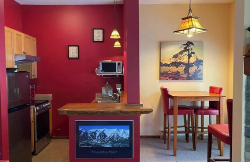 East Kootenay Condominio | Ski In/Out. Mountain Side. Dog Friendly