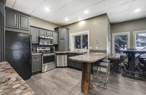 Boyne Falls Condominio | Ski-In/Out | Radiant Heated Bathrooms | Ski Boot/Glove Warmer | Gas Fireplace