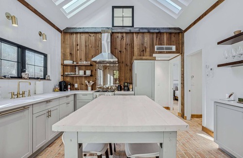 Woodstock Casa | Ski-In/Out to S6, Sauna & Hot Tub | Little House