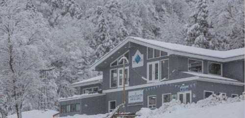 Plymouth Chalet De Esquí | SKI IN OUT w Fireplace at Tenney & 3 more Indy Pass Mts