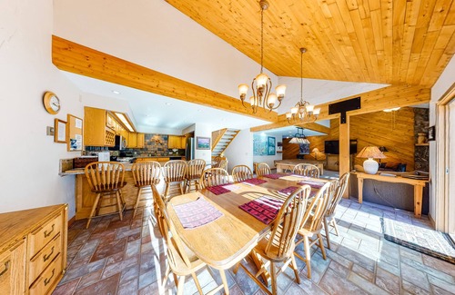 Copper Mountain Village Casa | Ski-In Retreat w/ Ski Views, Private Hot Tub, 2 Fireplaces - Short Walk to Lifts