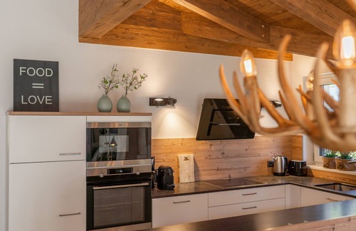 Bramberg am Wildkogel Chalet De Esquí | Ski-in/ski-out luxury lodge with balcony terrace sauna