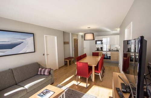 Arc-1800 Apartamento | 3.o piso, vista pistas, fitness, piscina, sauna, hammam, balcón, parking, tv, local para esquís