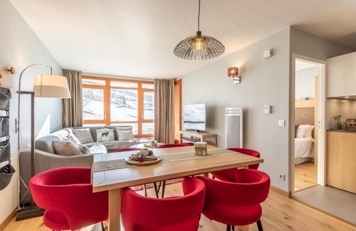 Arc-1800 Apartamento | 7.o piso, vista pistas, fitness, piscina, sauna, hammam, balcón, parking, tv, local para esquís