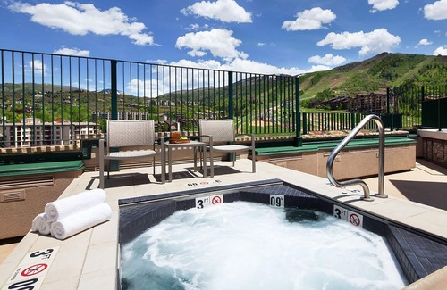 Steamboat Springs Complejo | Ski-in/Ski-Out: Sheraton Steamboat Resort Villas - Luxury 2 Bedroom Condo