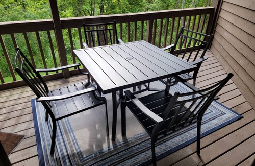 Ghent Condominio | Ski-in/Ski-out 1st Floor 3-Bedroom Condo at Winterplace, WV
