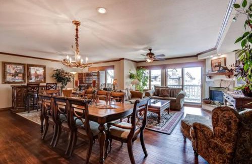 Beaver Creek Apartamento | Ski, In Ski Out 2 Bedroom Vacation Condo With Resort Amenities That Include Exercise Center, Indoor Pool, And Hot Tubs