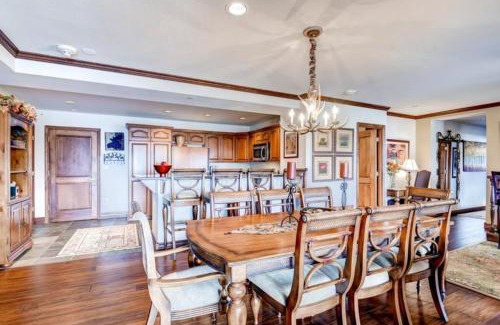 Beaver Creek Apartamento | Ski, In Ski Out 2 Bedroom Vacation Condo With Resort Amenities That Include Exercise Center, Indoor Pool, And Hot Tubs