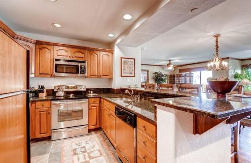 Beaver Creek Apartamento | Ski, In Ski Out 2 Bedroom Vacation Condo With Resort Amenities That Include Exercise Center, Indoor Pool, And Hot Tubs
