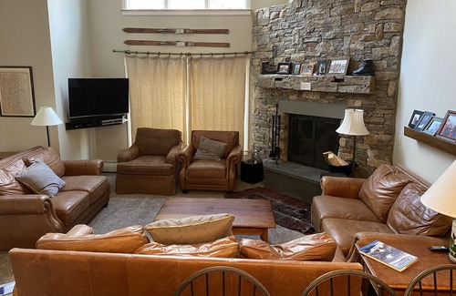 Ludlow Casa | SOLITUDE-4 Bdrm Ski In / ski Out. A pie de piscina climatizada y épica. Mucho estacionamiento