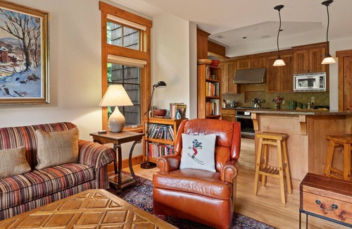 Spruce Peak Cabina | Ski in Ski out 5 bedrooms Bedroom Spruce Peak Lodge Luxury Mountain Cabin with slope-side views.