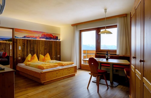 Maranza Apartamento | Ski-In / Ski-Out Apartment with Balcony, Sauna, & Jacuzzi; Pets Allowed, Parking Available