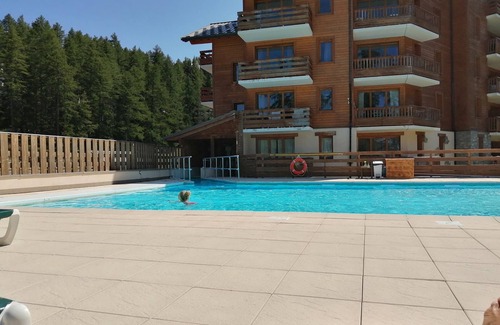 Les Claux Apartamento | Ski in ski out apartment heated pool l'albane