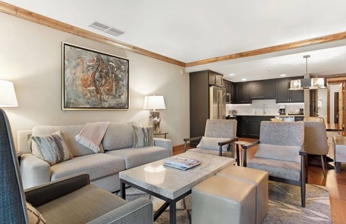 Vail Condominio | Ski-In/Ski-Out Base Camp - Vail Village Location - Full Private Condo in a 5 Star Hotel