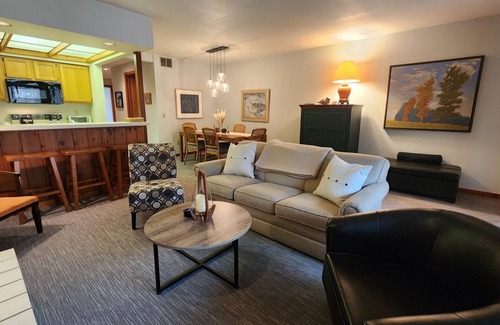 Harbor Springs Condominio | Ski-in, Ski-out Condo at Nub's Nob Ski Resort near Harbor Springs & Petoskey