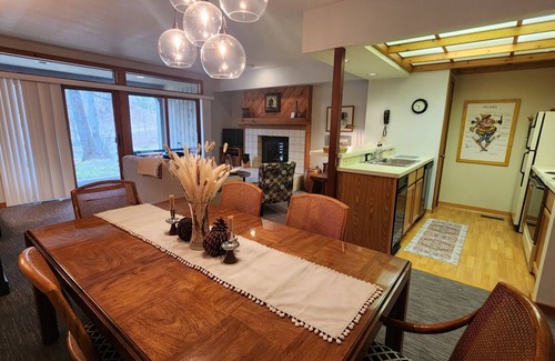 Harbor Springs Condominio | Ski-in, Ski-out Condo at Nub's Nob Ski Resort near Harbor Springs & Petoskey