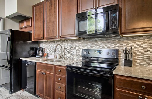 Boyne Falls Condominio | Ski in / Ski out y condominio junto a la piscina que puede alojar hasta 12