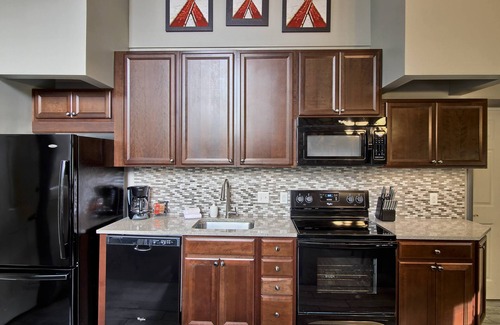 Boyne Falls Condominio | Ski in / Ski out y condominio junto a la piscina que puede alojar hasta 12
