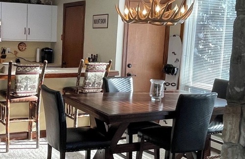 West Dover Condominio | Ski in Ski out Condo at Seasons on Mount Snow Hosted by Dean and Tina