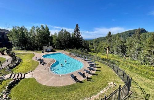 Lutsen Casa | Ski in Ski out Cozy Studio Condo, Pool, Hot Tub, Views of Moose Mtn