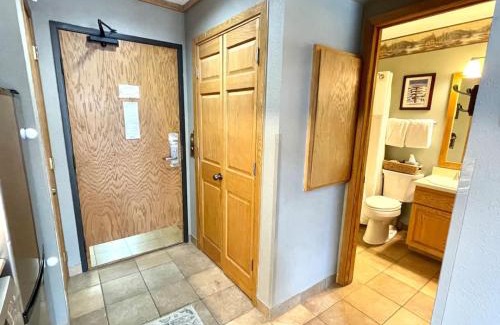 Lutsen Casa | Ski in Ski out Cozy Studio Condo, Pool, Hot Tub, Views of Moose Mtn