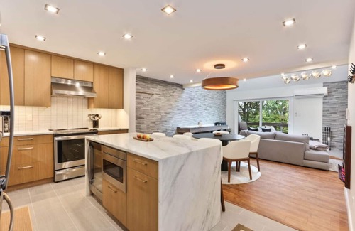 Village at Camelback Casa | Ski-in Ski-out Home by Waterparks, Big Games, Dog Friendly