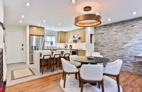 Village at Camelback Casa | Ski-in Ski-out Home by Waterparks, Big Games, Dog Friendly
