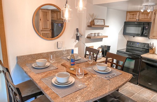 Snowshoe Condominio | Ski In Ski out/Indoor & Outdoor Pools & Hot tubs/Luxury condo