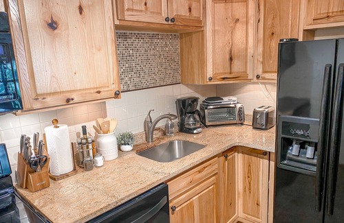 Snowshoe Condominio | Ski In Ski out/Indoor & Outdoor Pools & Hot tubs/Luxury condo