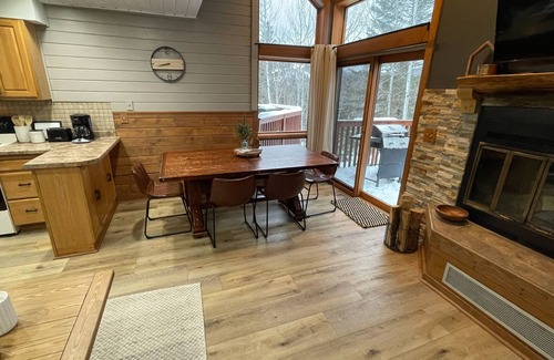 Lutsen Casa | Ski-In/Ski-Out lodge near hiking/golf, restaurants, Lake Superior and sleeps 8.