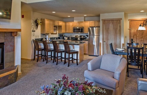 Four O'Clock Cabina | Ski-In/Ski-Out Luxury at Grand Timber Lodge – Breckenridge, CO