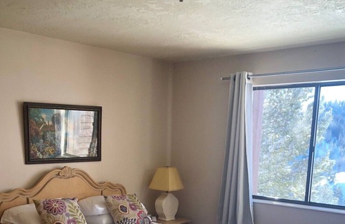 Powder Mountain Condominio | Ski-in ski-out Powder Mountain condo 2 bedroom. 2 baths. Fireplace.