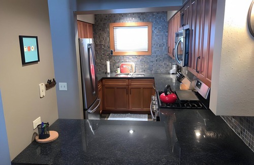 Central Vermont- Killington Condominio | Ski-In/Ski-Out Sunrise Village Condo | 2BR, Fireplace, Pool