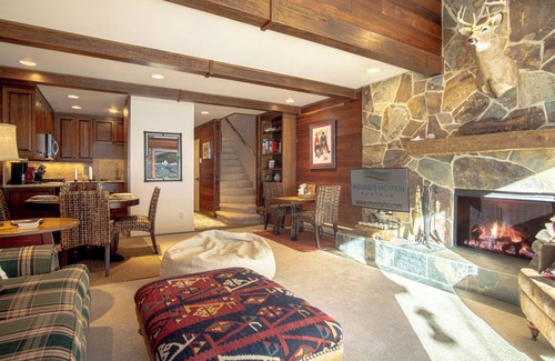 Warm Springs Condominio | Ski-in/Ski-out to Baldy + Outdoor Pool