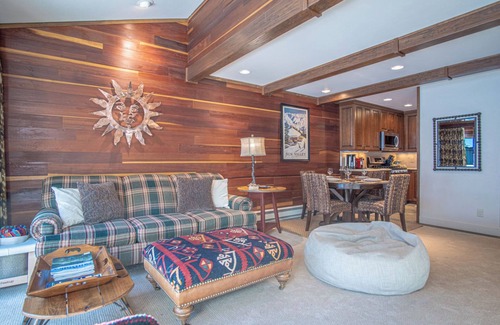 Warm Springs Condominio | Ski-in/Ski-out to Baldy + Outdoor Pool