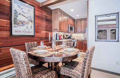 Warm Springs Condominio | Ski-in/Ski-out to Baldy + Outdoor Pool