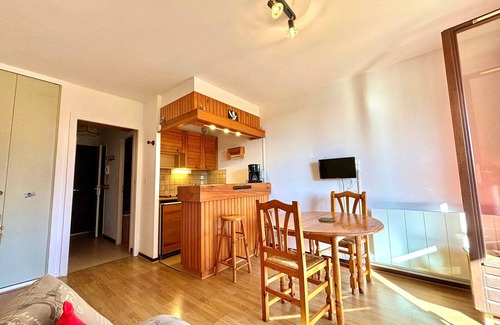 Montcel Apartamento | Estudio a pie de pista con balcón y mascotas permitidas