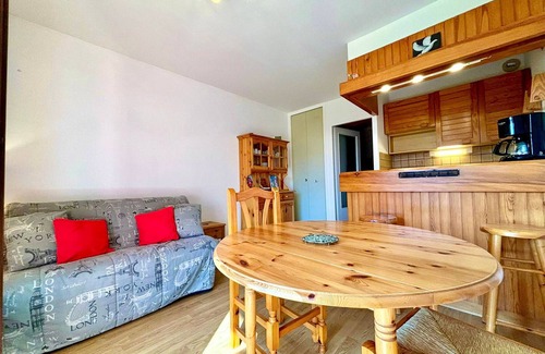 Montcel Apartamento | Estudio a pie de pista con balcón y mascotas permitidas