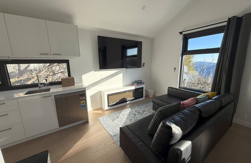 Mount Buller Casa | Ski Lift Access | Modern 3BR Chalet + Fireplace